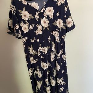 Midi dress with elastic waist and faux button detail plus size 2x/3x.